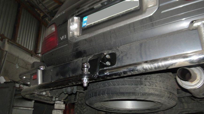 Фаркоп на LEXUS LX 1996-2007 100666 фото