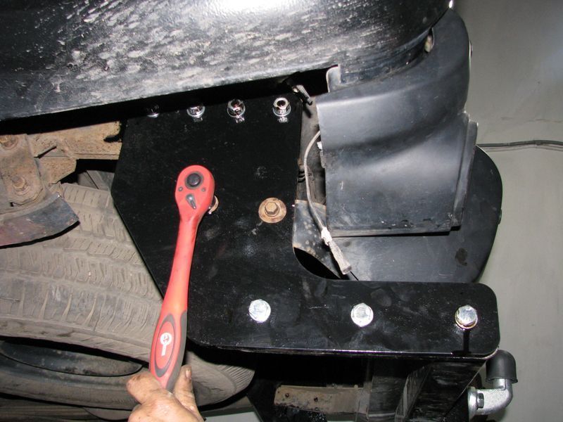 Фаркоп на MITSUBISHI L200 2006-2016 100799 фото