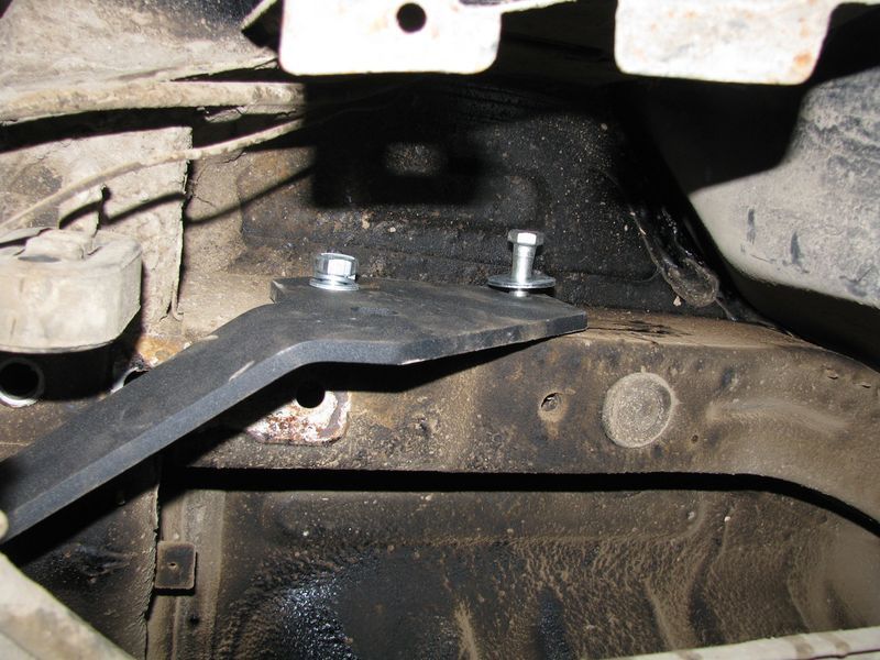 Фаркоп на HYUNDAI SANTA FE 2001-2006 100526 фото