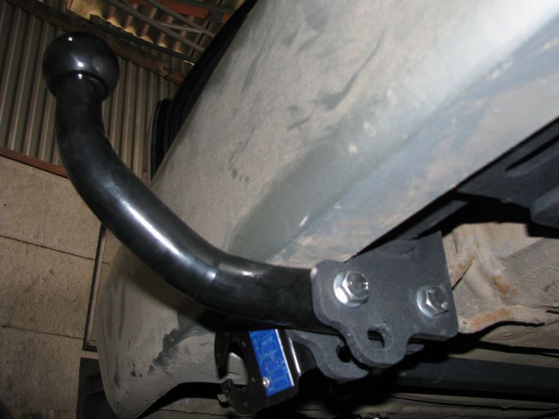 Фаркоп на MAZDA MPV 1999-2006 100684 фото