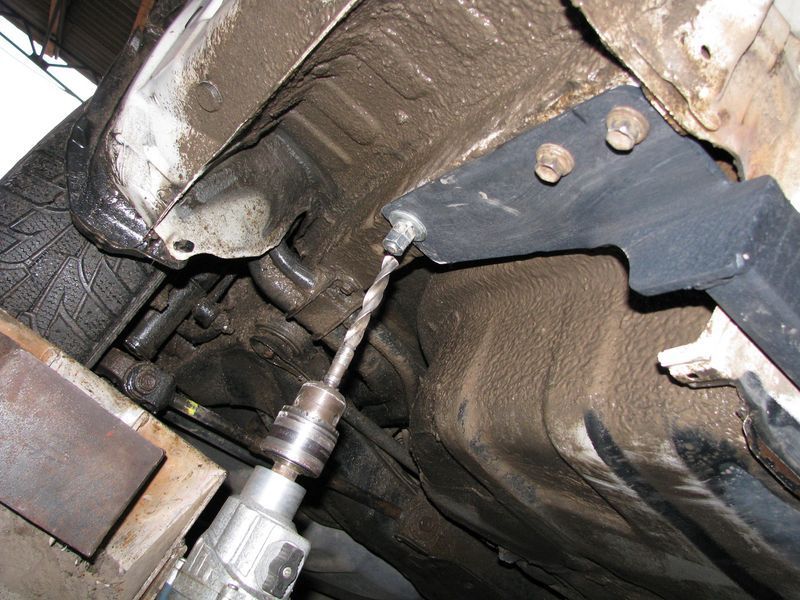 Фаркоп на TOYOTA AVENSIS 1997-2003 101300 фото