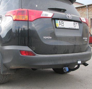 Фаркоп на TOYOTA RAV4 2013--2018 101237 фото