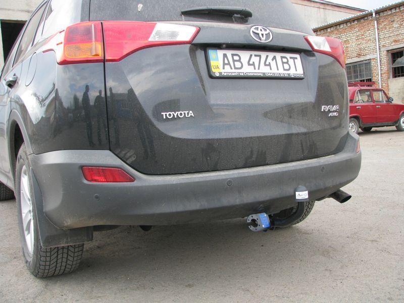 Фаркоп на TOYOTA RAV4 2013--2018 101237 фото