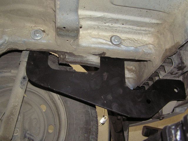 Фаркоп на RENAULT SANDERO 2007-2012 101044 фото