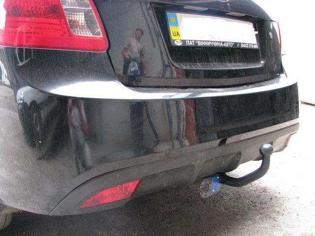 Фаркоп на KIA RIO 2005-2011 100644 фото